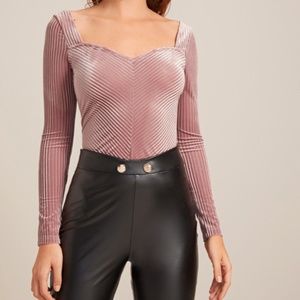Large Sweetheart Neck Rib-knit Velvet Tee
